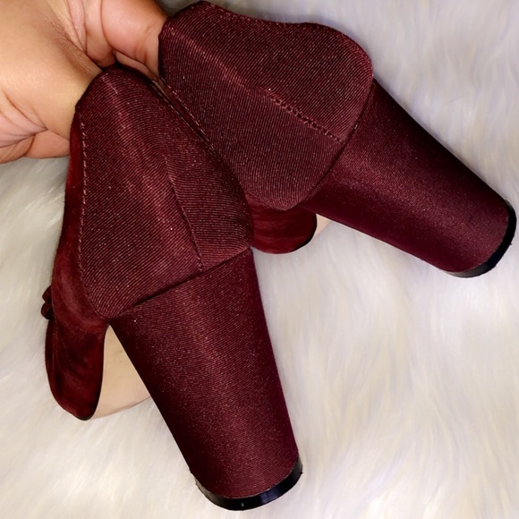 BANANA REPUBLIC Burgundy Suede Bow Heels - Picture 5 of 6